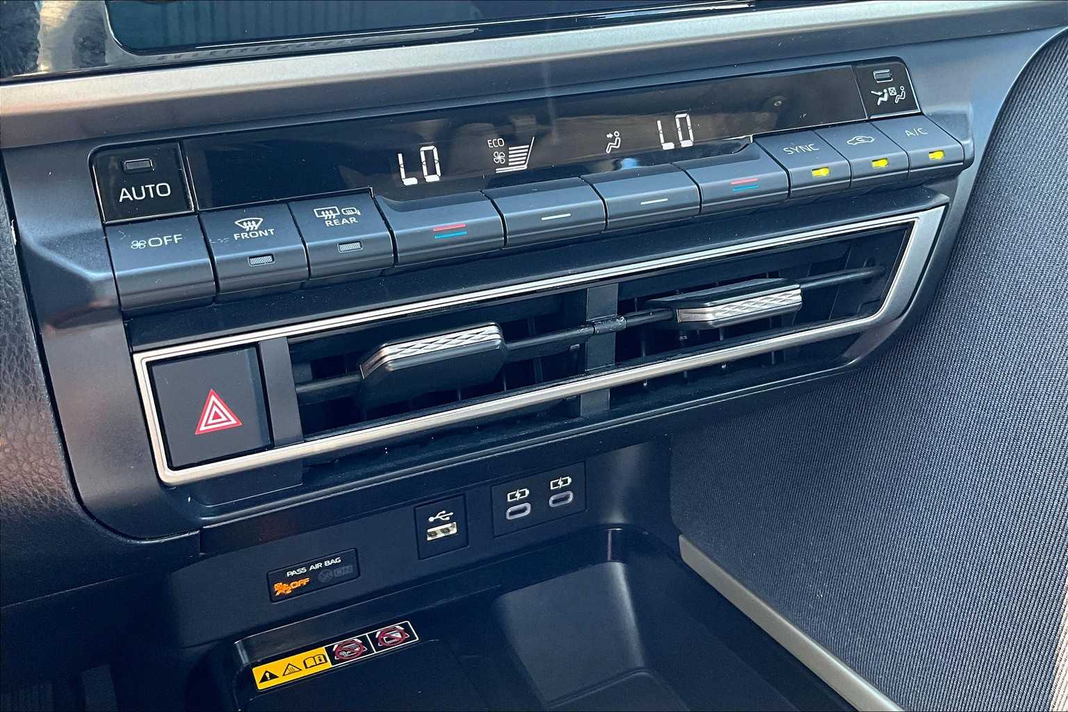 2025 Toyota Camry LE - Photo 26