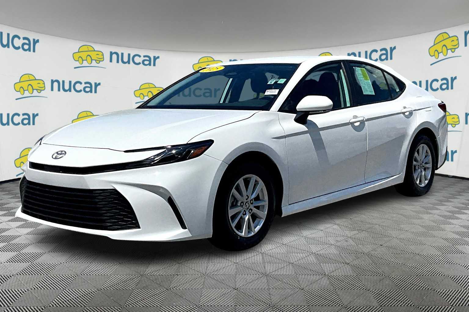 2025 Toyota Camry LE - Photo 3