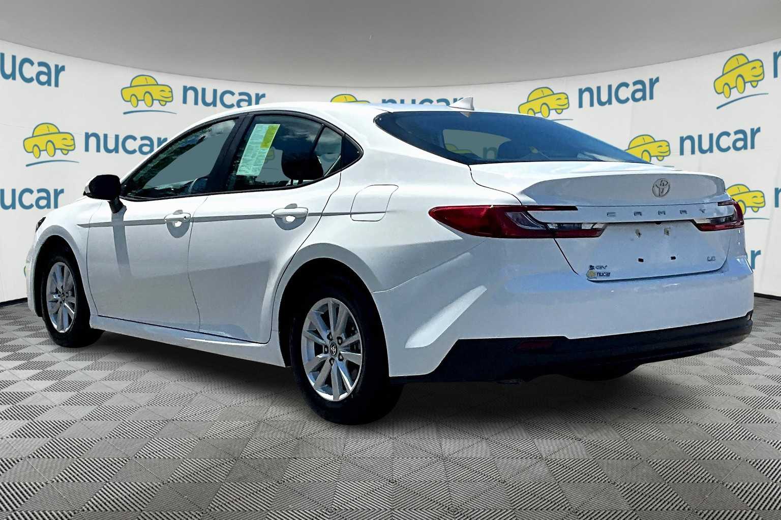 2025 Toyota Camry LE - Photo 4