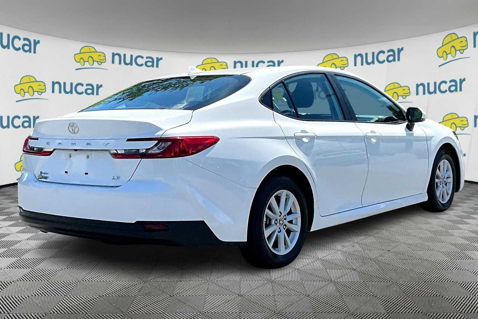 2025 Toyota Camry LE - Photo 6