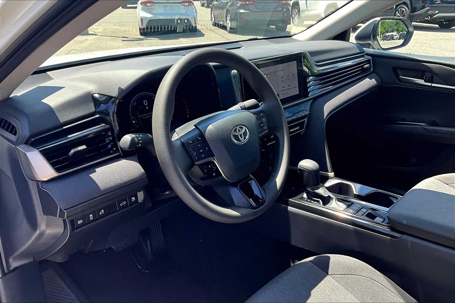 2025 Toyota Camry LE - Photo 8