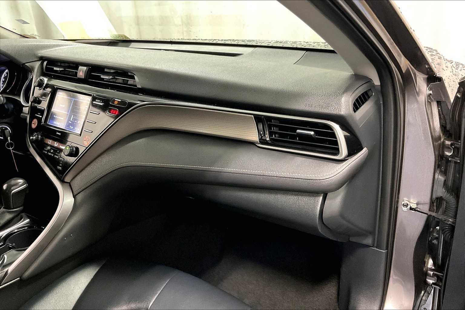 2020 Toyota Camry SE - Photo 13