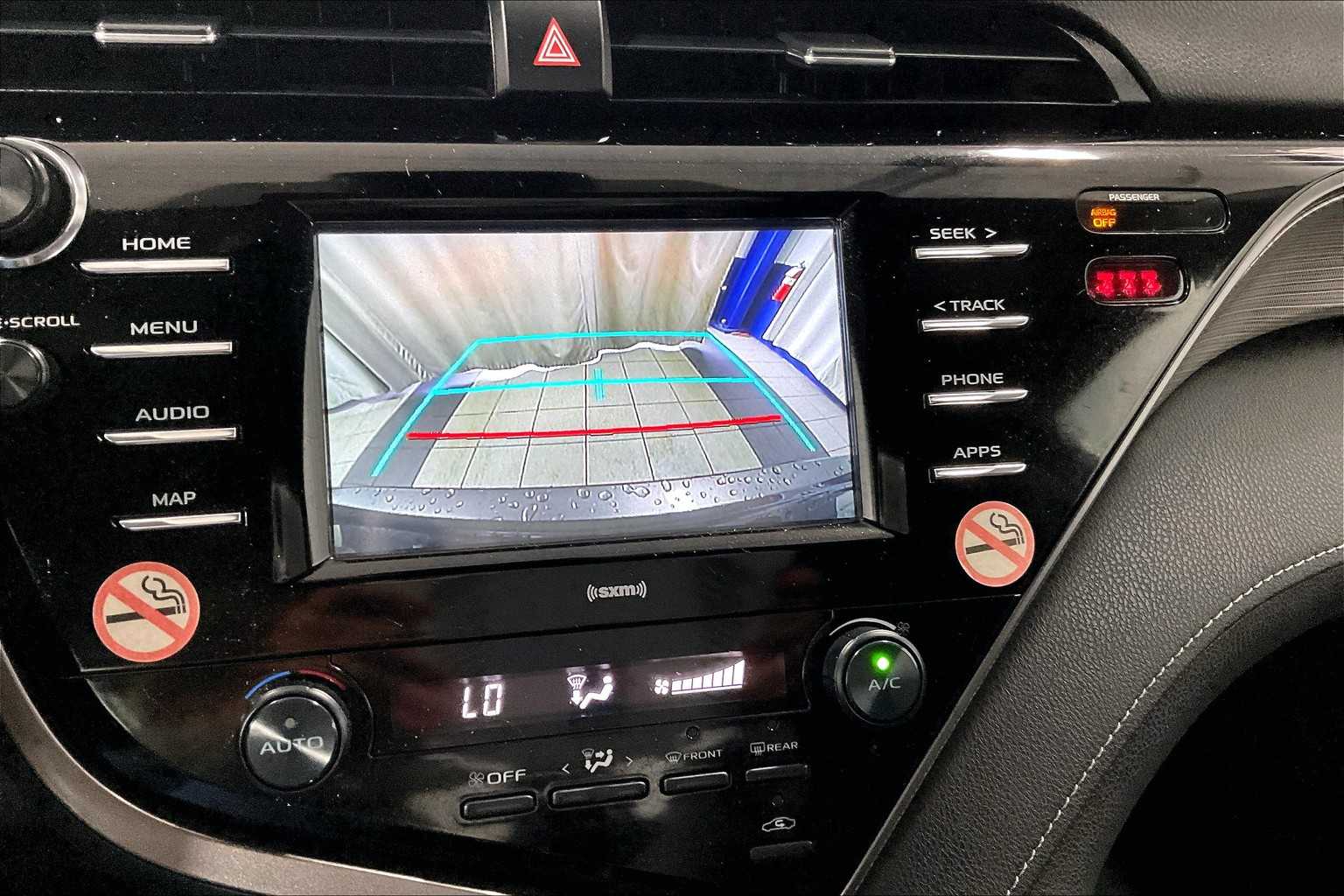 2020 Toyota Camry SE - Photo 19