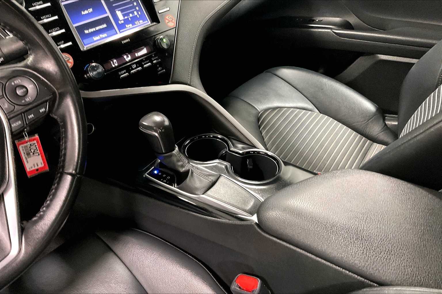2020 Toyota Camry SE - Photo 20