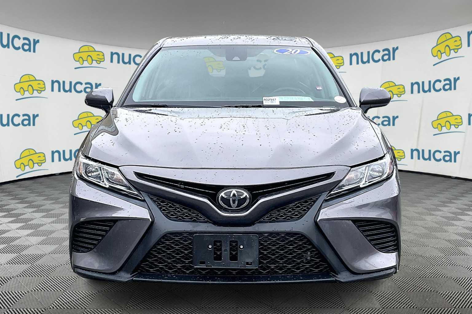 2020 Toyota Camry SE - Photo 2