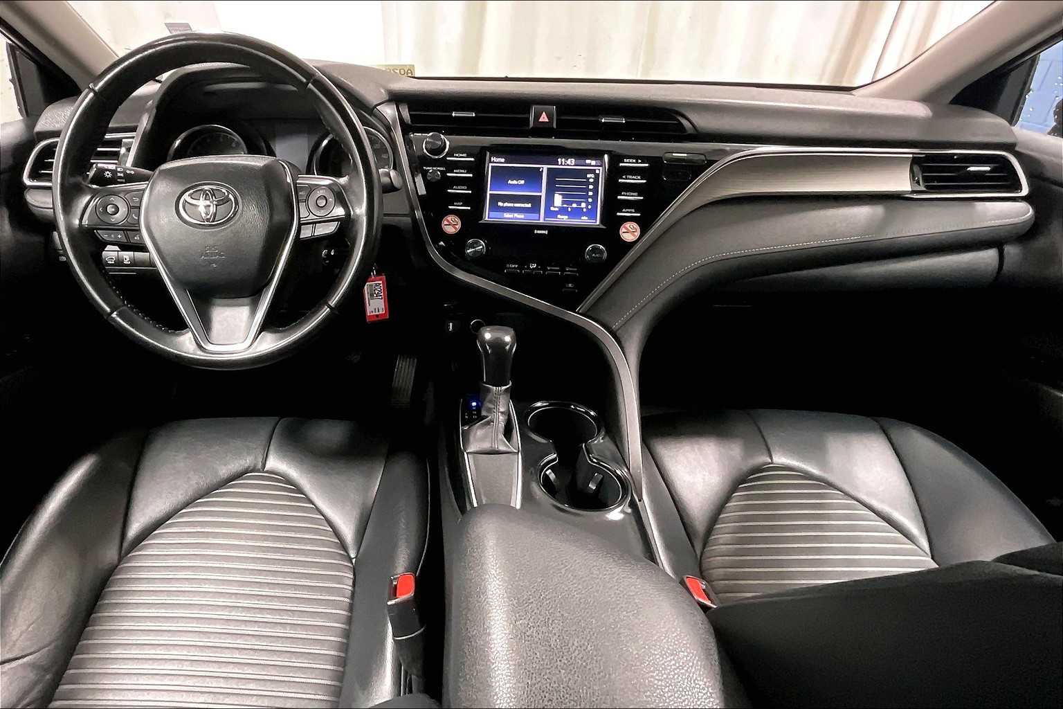2020 Toyota Camry SE - Photo 21