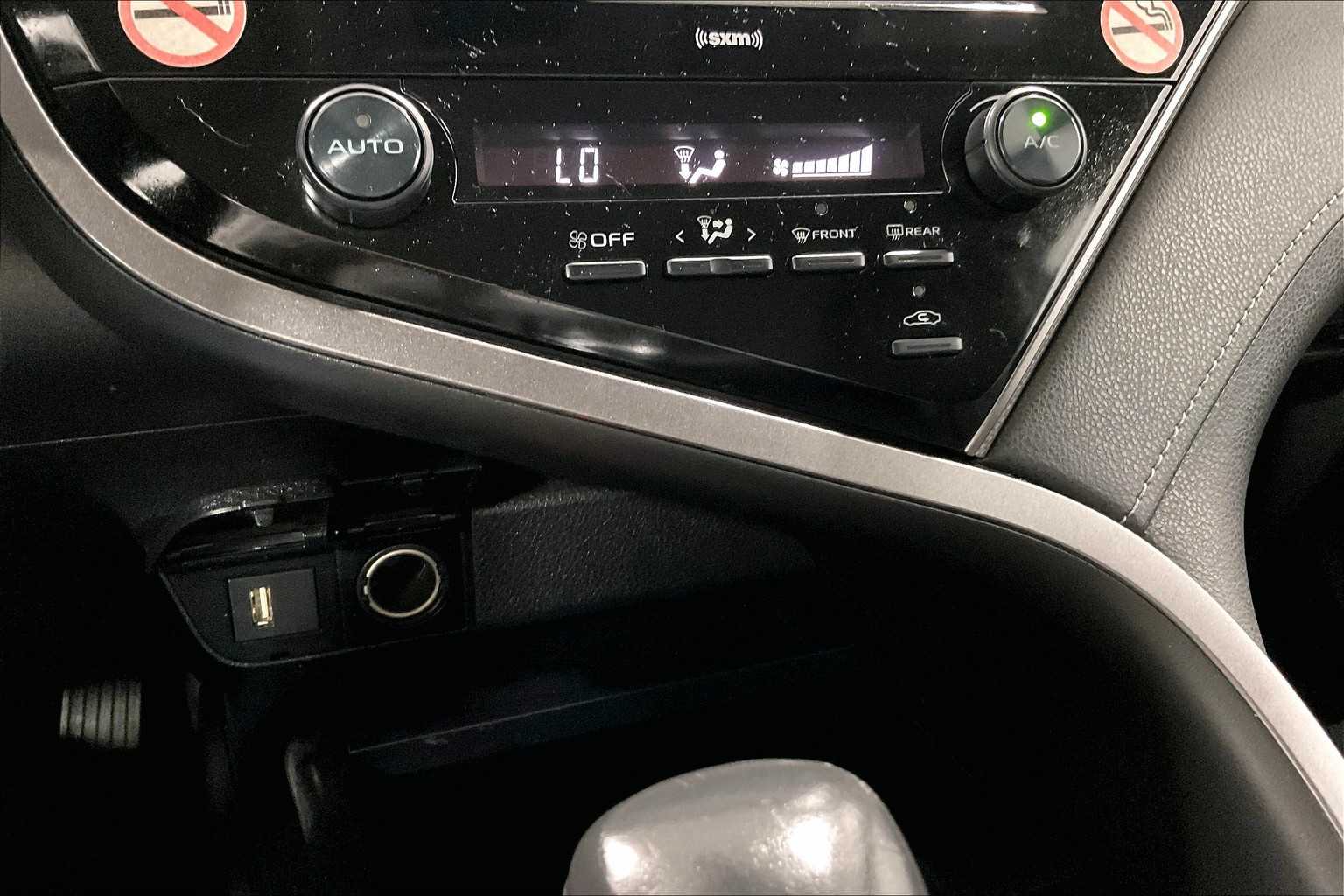 2020 Toyota Camry SE - Photo 25