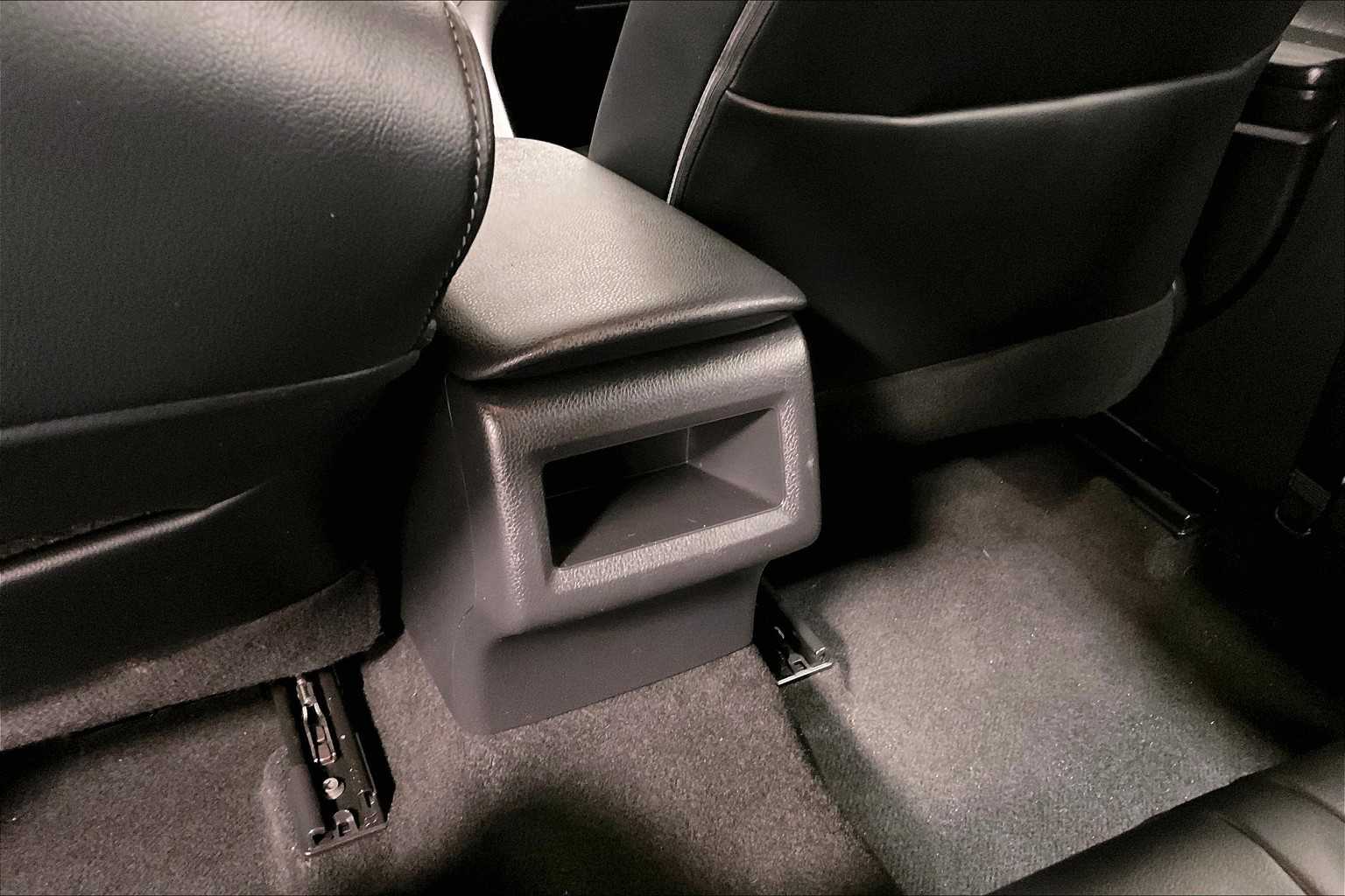 2020 Toyota Camry SE - Photo 27