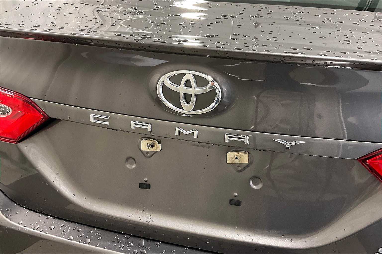 2020 Toyota Camry SE - Photo 28