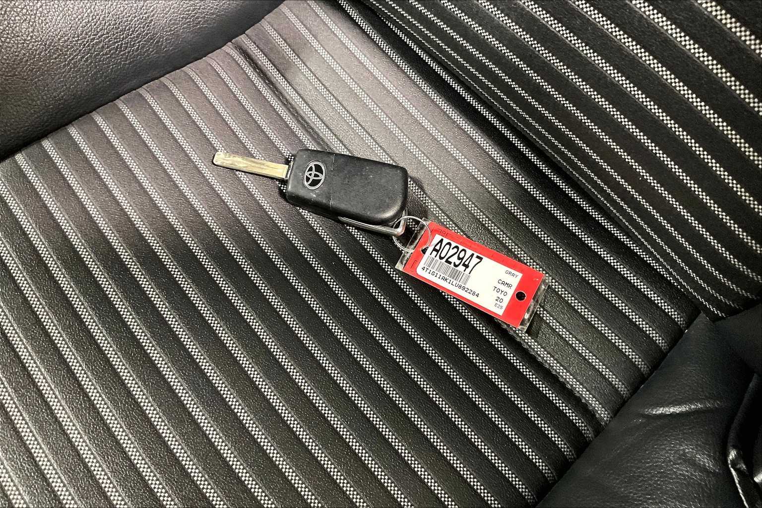 2020 Toyota Camry SE - Photo 30
