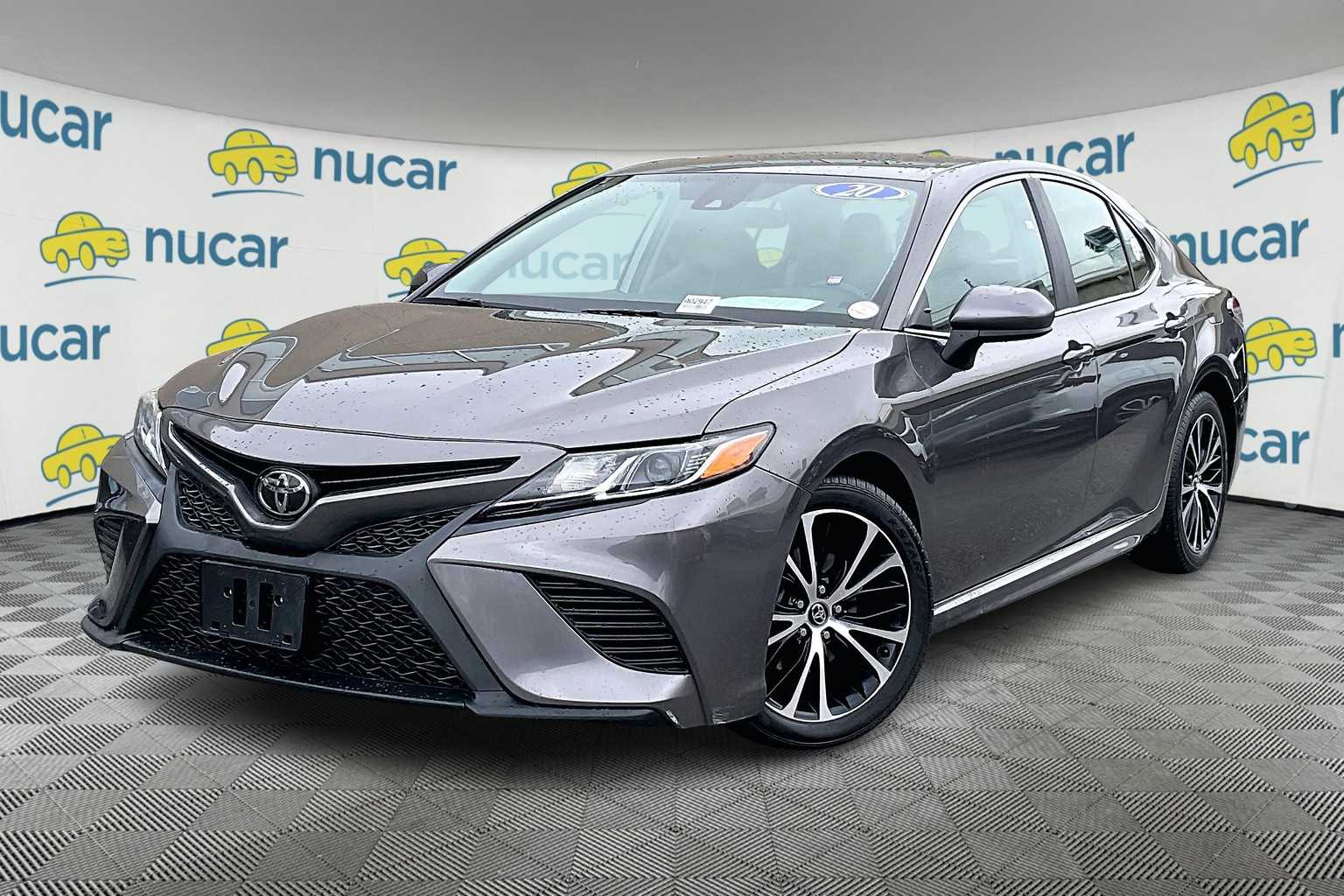 2020 Toyota Camry SE - Photo 3