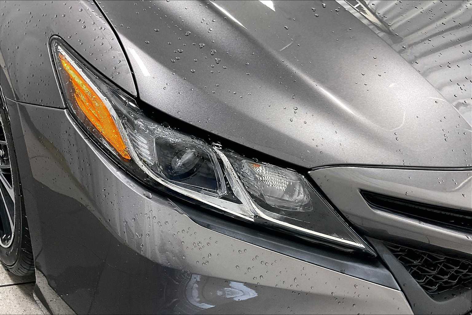 2020 Toyota Camry SE - Photo 32