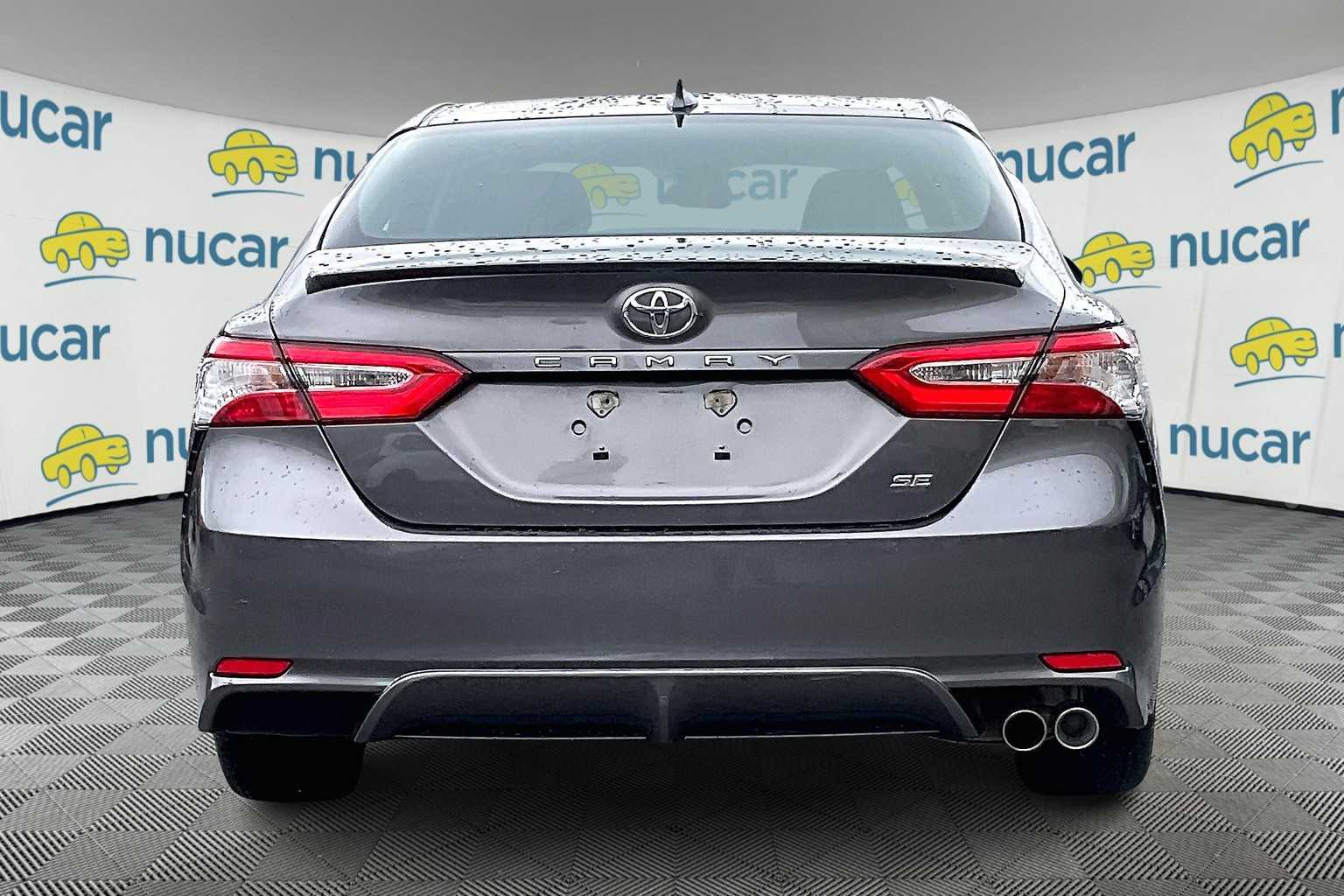 2020 Toyota Camry SE - Photo 5