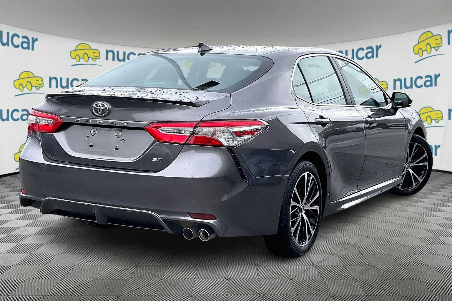 2020 Toyota Camry SE - Photo 6