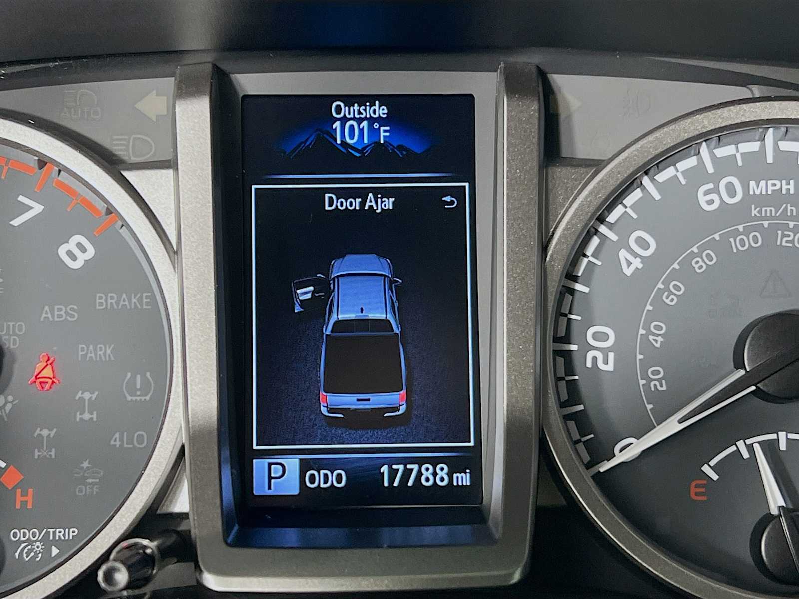 2022 Toyota Tacoma SR5 - Photo 12