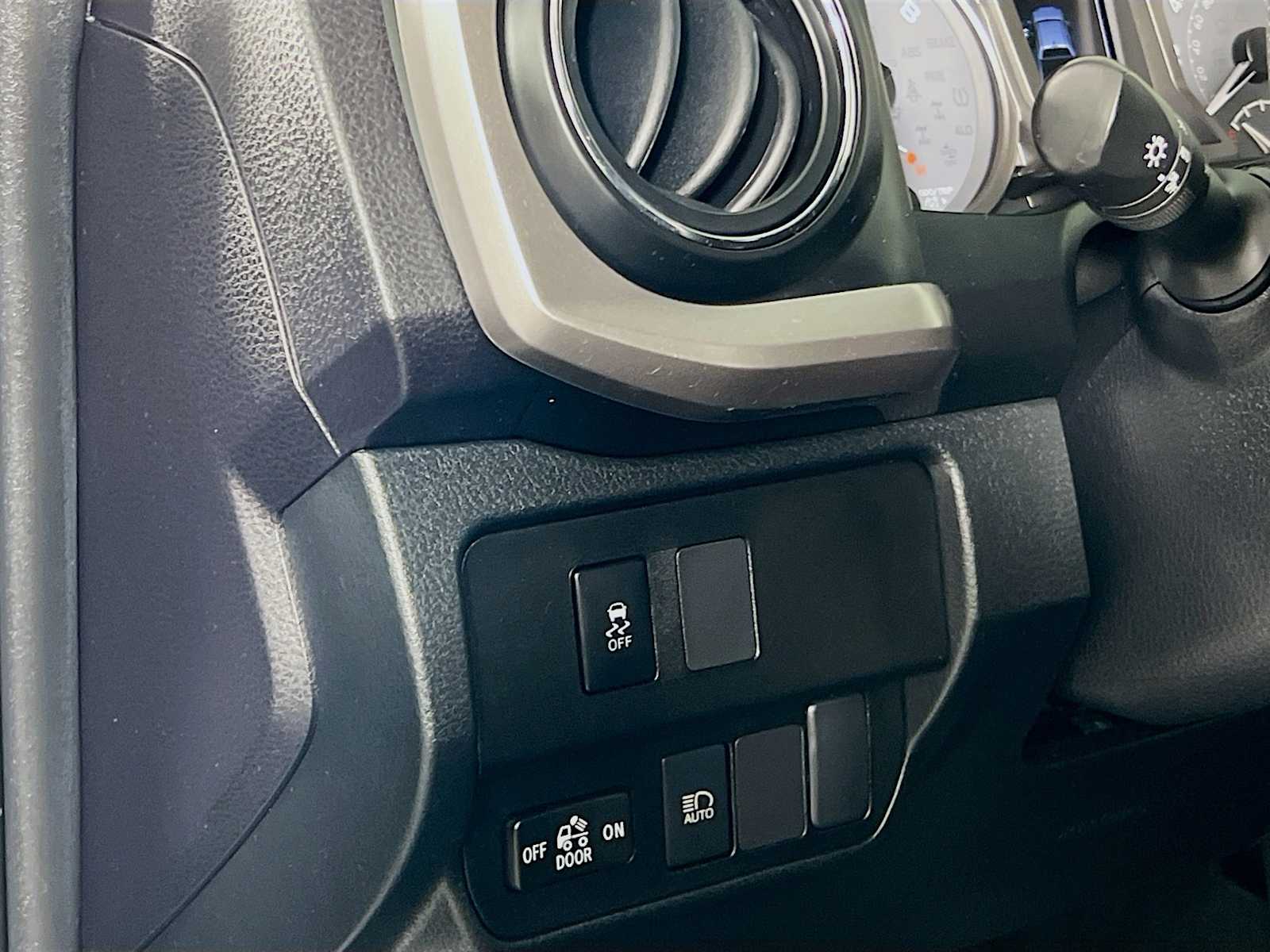 2022 Toyota Tacoma SR5 - Photo 10