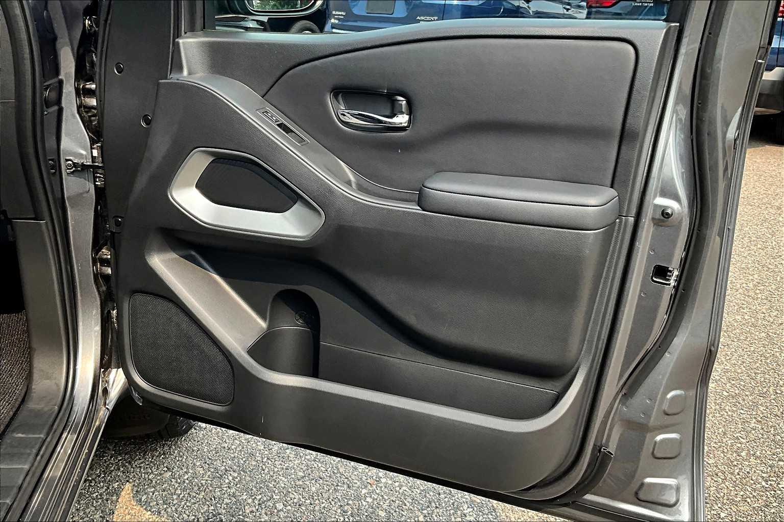 2025 Nissan Frontier SV - Photo 12