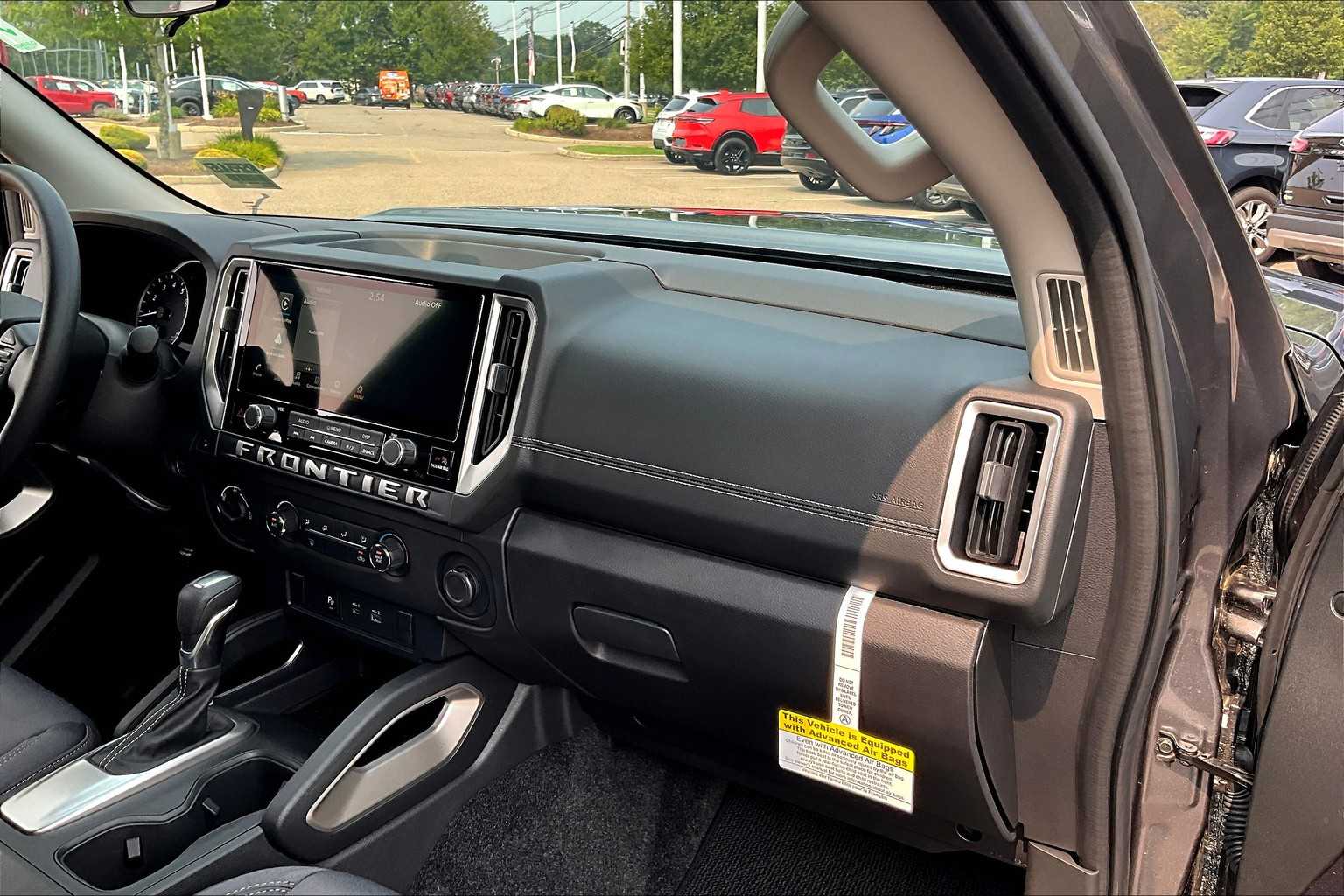 2025 Nissan Frontier SV - Photo 13