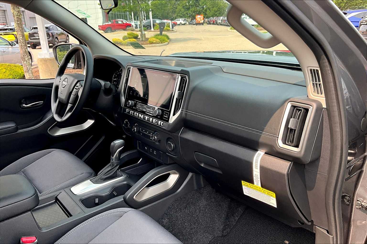 2025 Nissan Frontier SV - Photo 14
