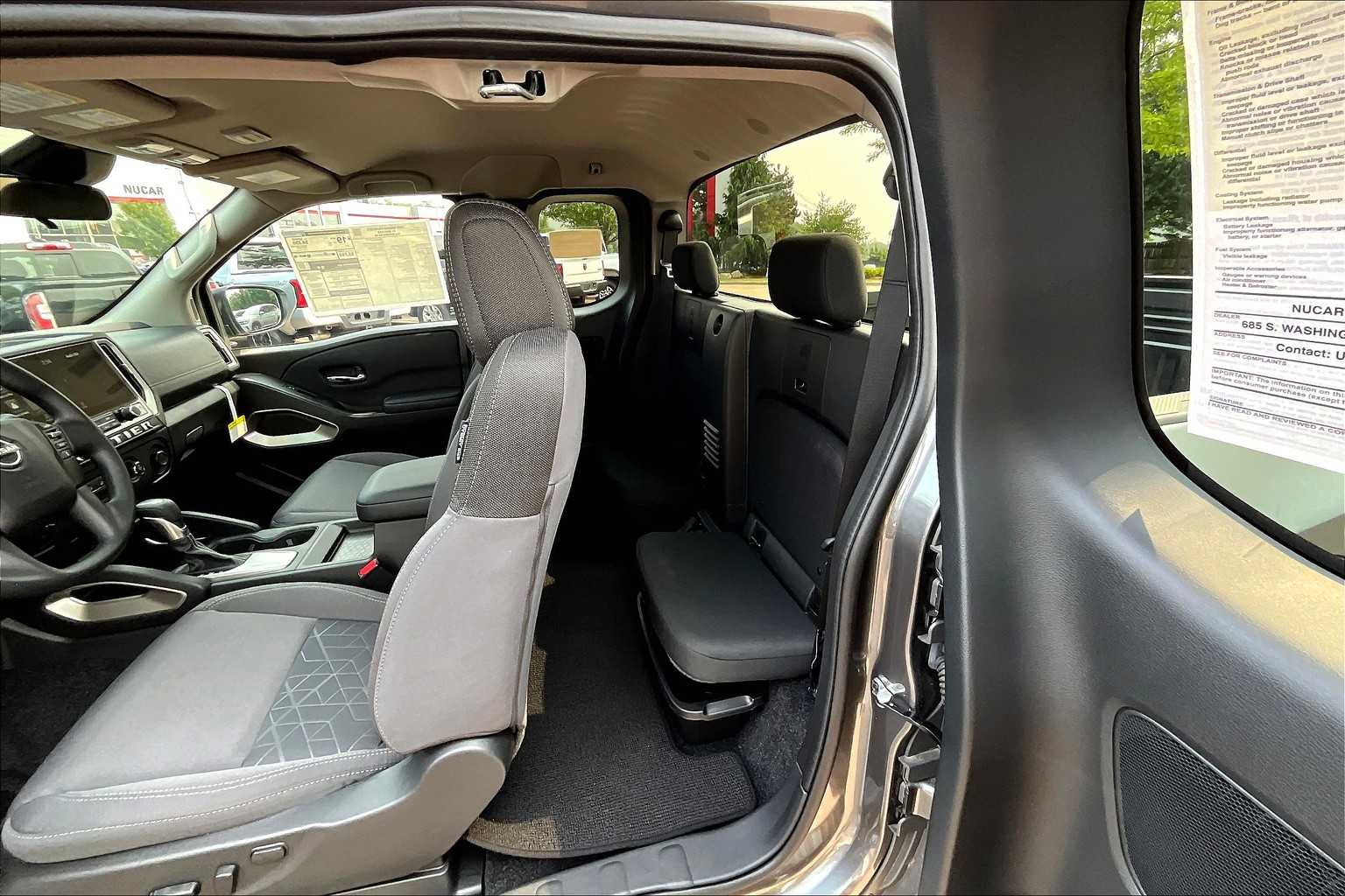 2025 Nissan Frontier SV - Photo 15