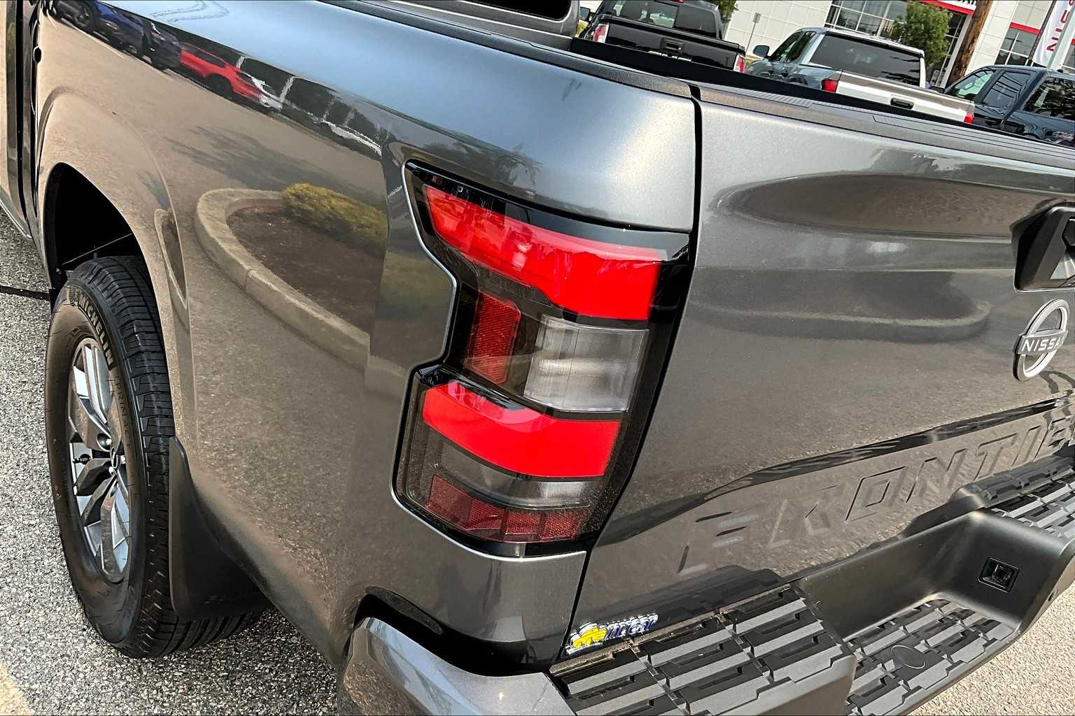 2025 Nissan Frontier SV - Photo 32