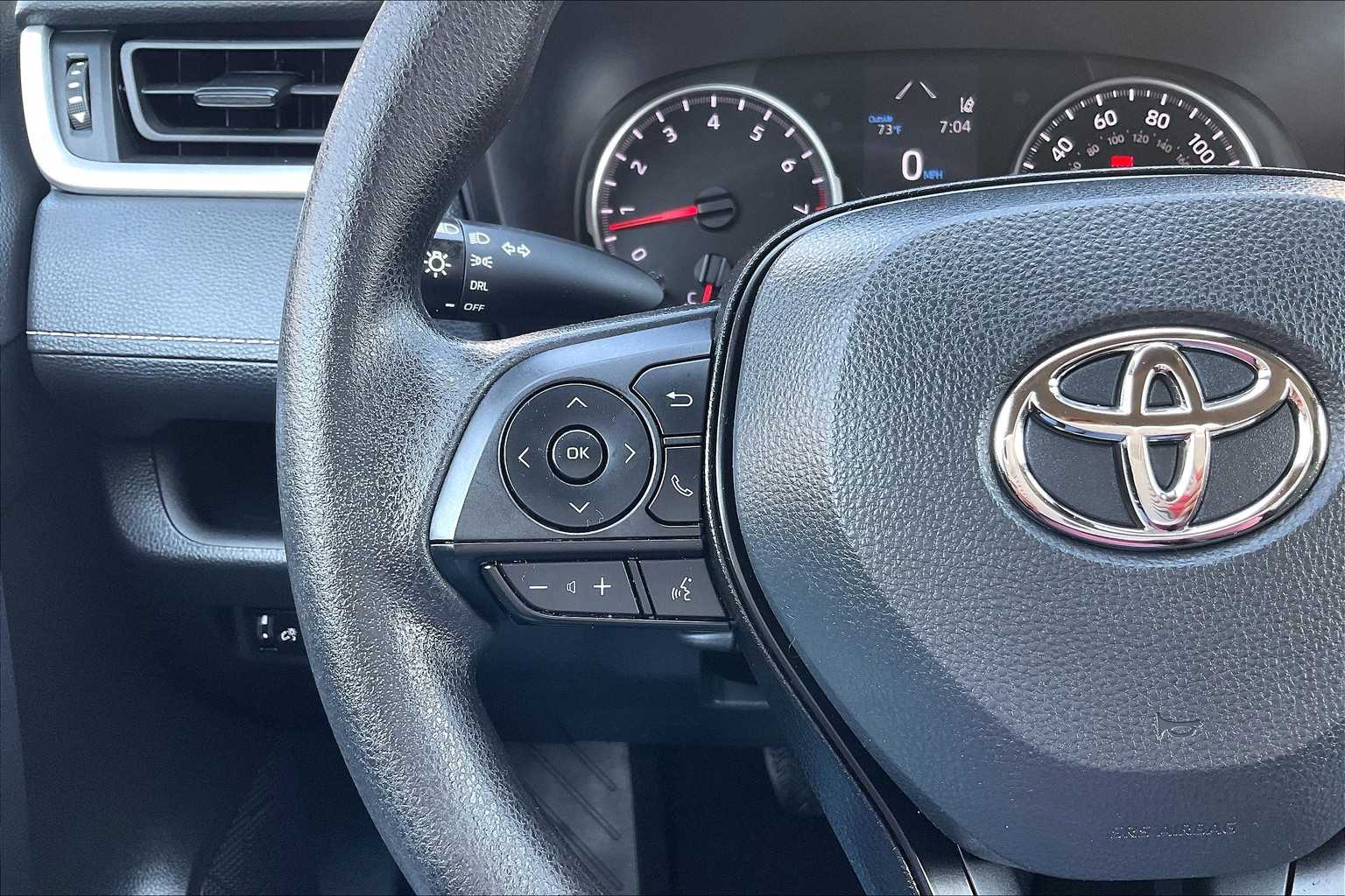 2022 Toyota RAV4 LE - Photo 22