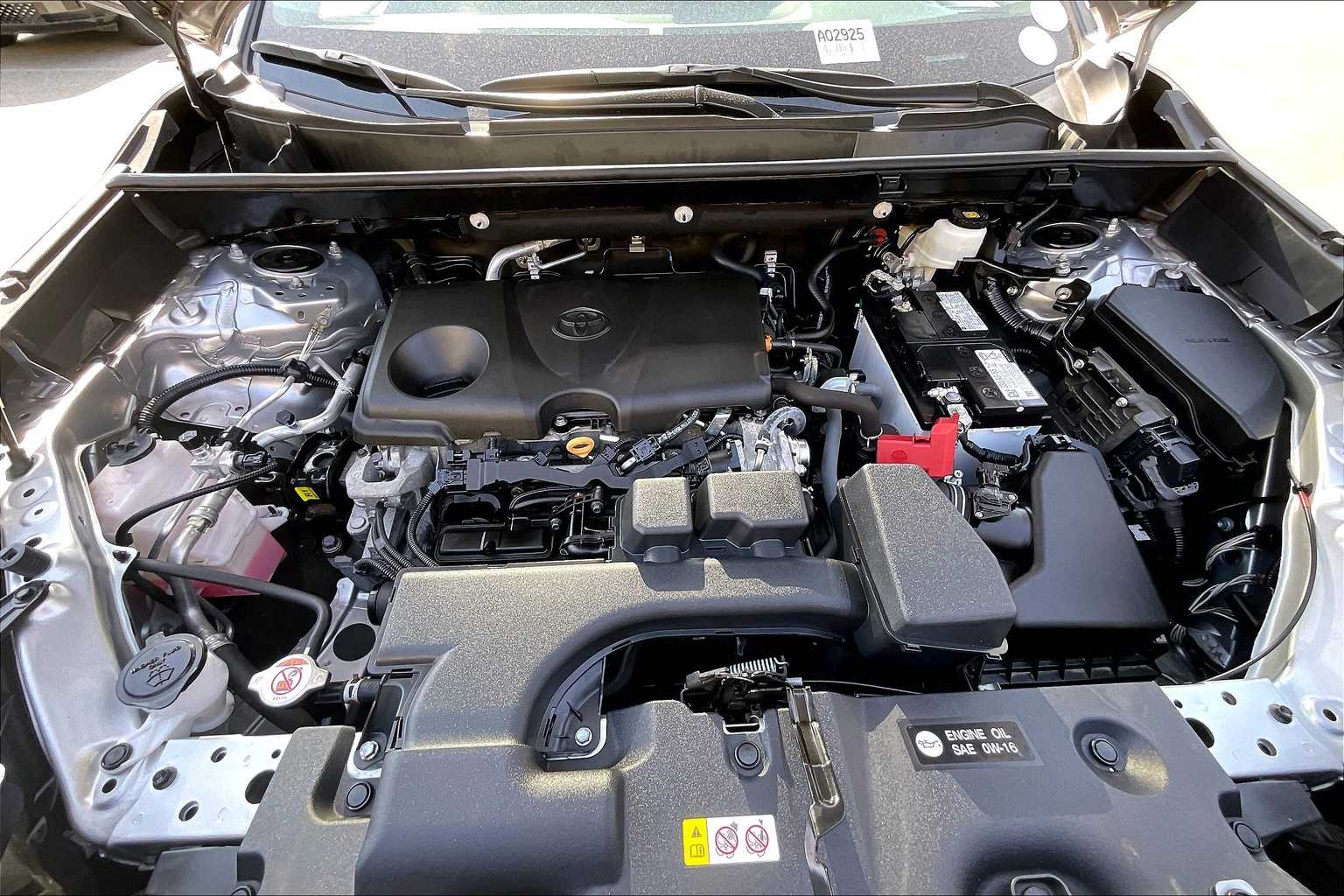 2022 Toyota RAV4 LE - Photo 29