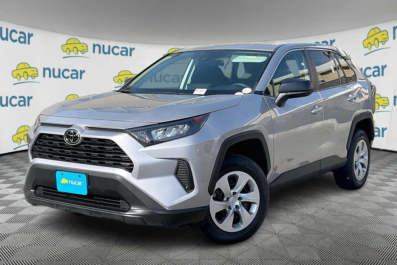 2022 Toyota RAV4 LE - Photo 3