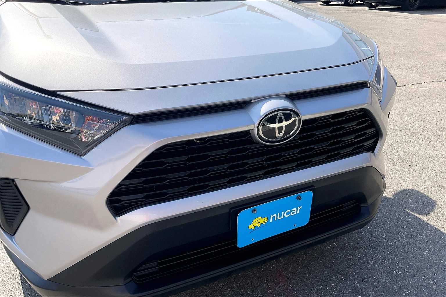2022 Toyota RAV4 LE - Photo 31