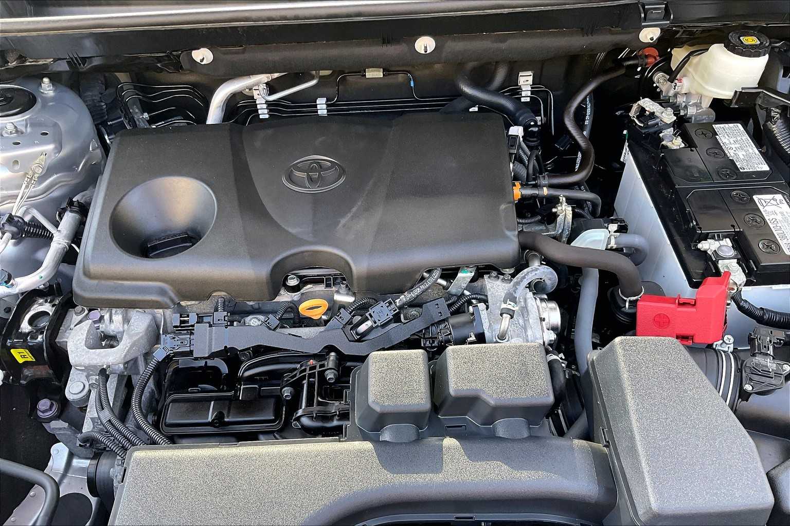 2022 Toyota RAV4 LE - Photo 34