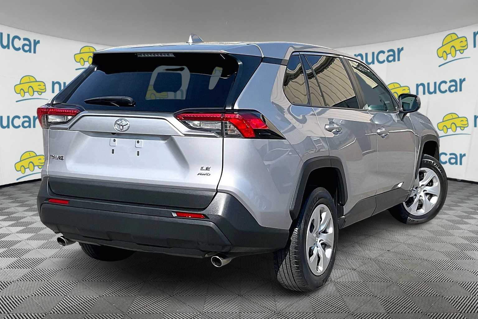2022 Toyota RAV4 LE - Photo 6