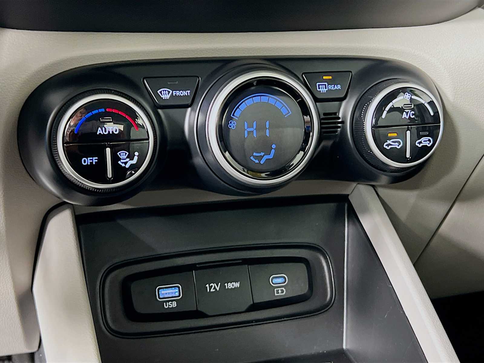 2023 Hyundai Venue SEL - Photo 15