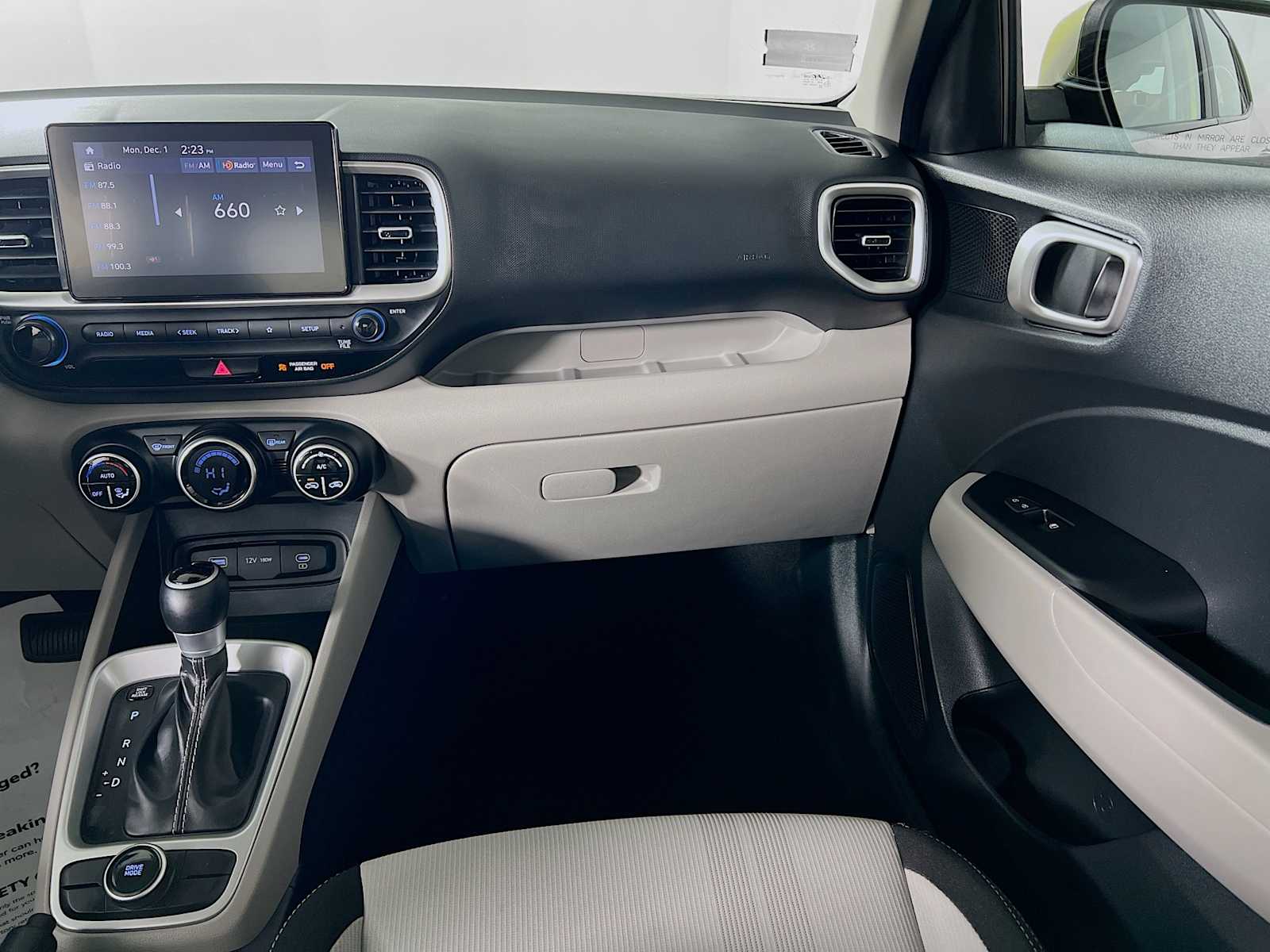 2023 Hyundai Venue SEL - Photo 23