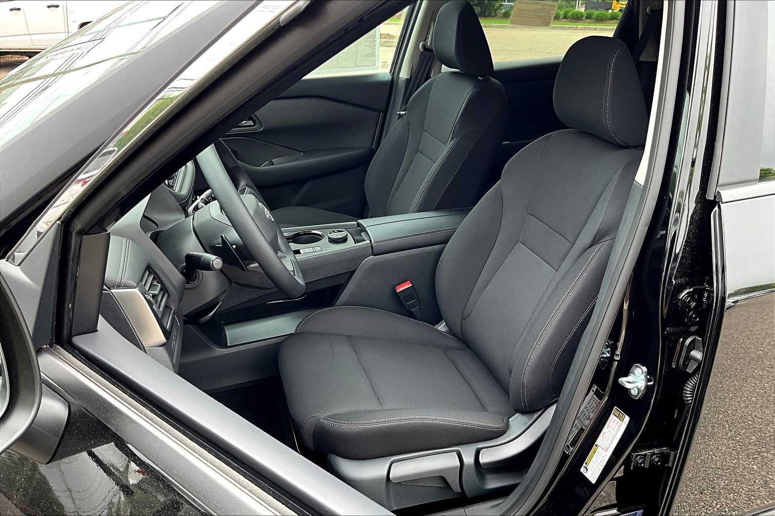 2025 Nissan Rogue S - Photo 11