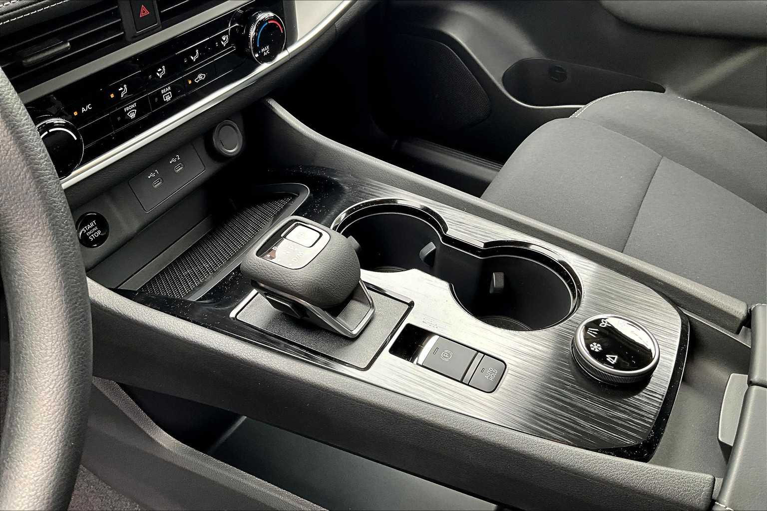 2025 Nissan Rogue S - Photo 14