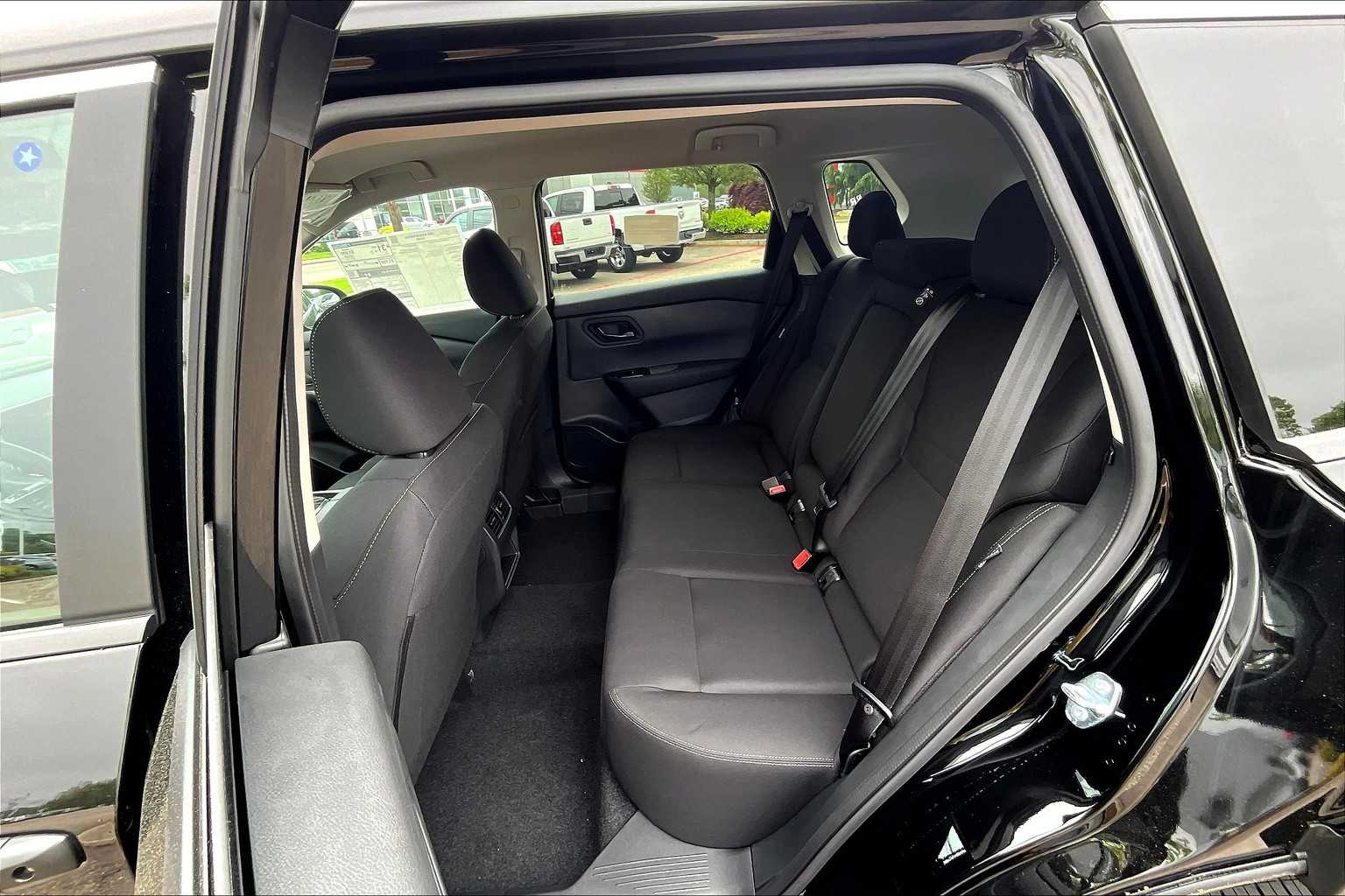 2025 Nissan Rogue S - Photo 15