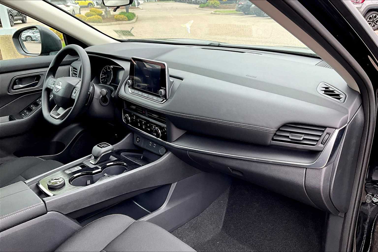 2025 Nissan Rogue S - Photo 10