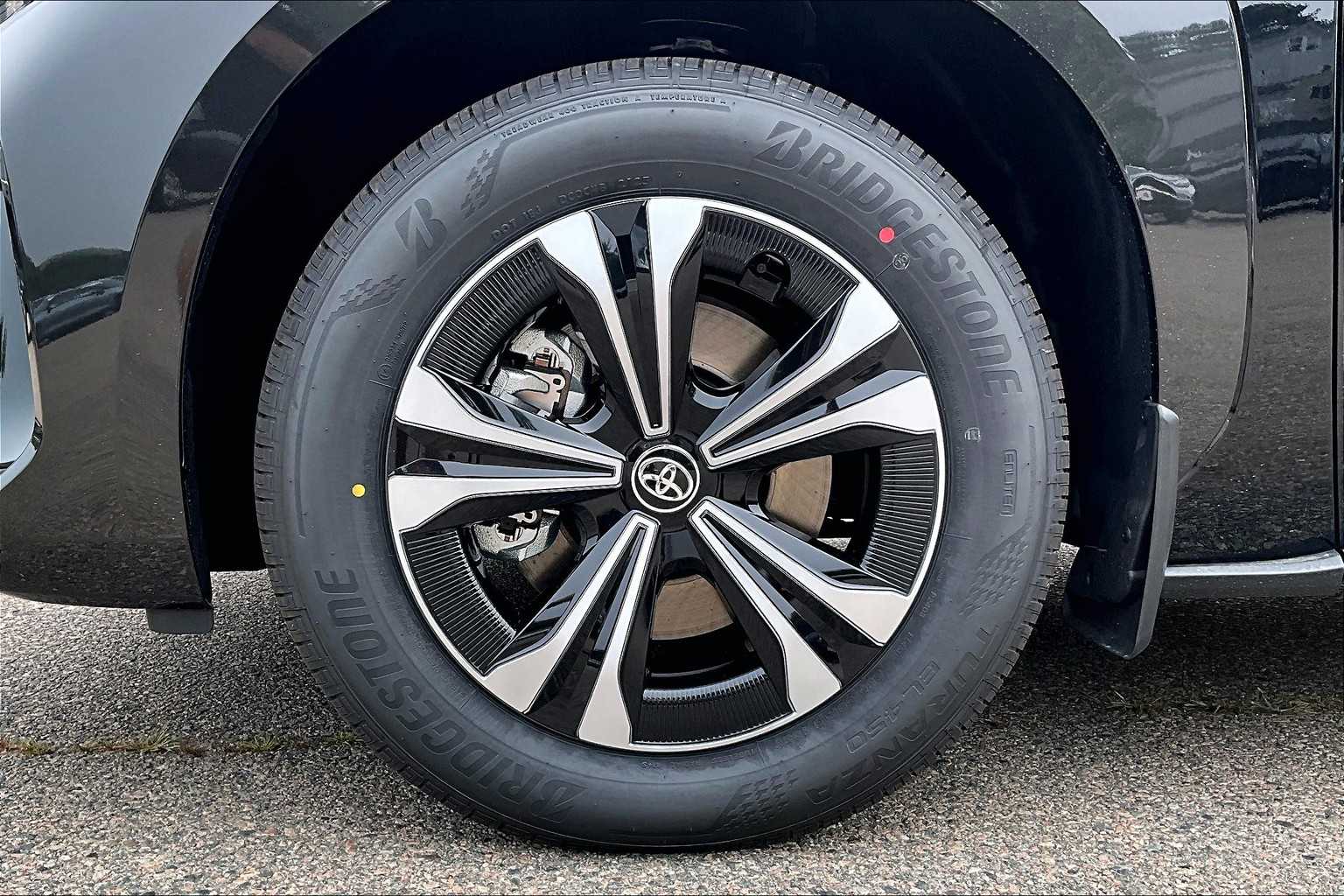 2025 Toyota bZ4X XLE - Photo 8