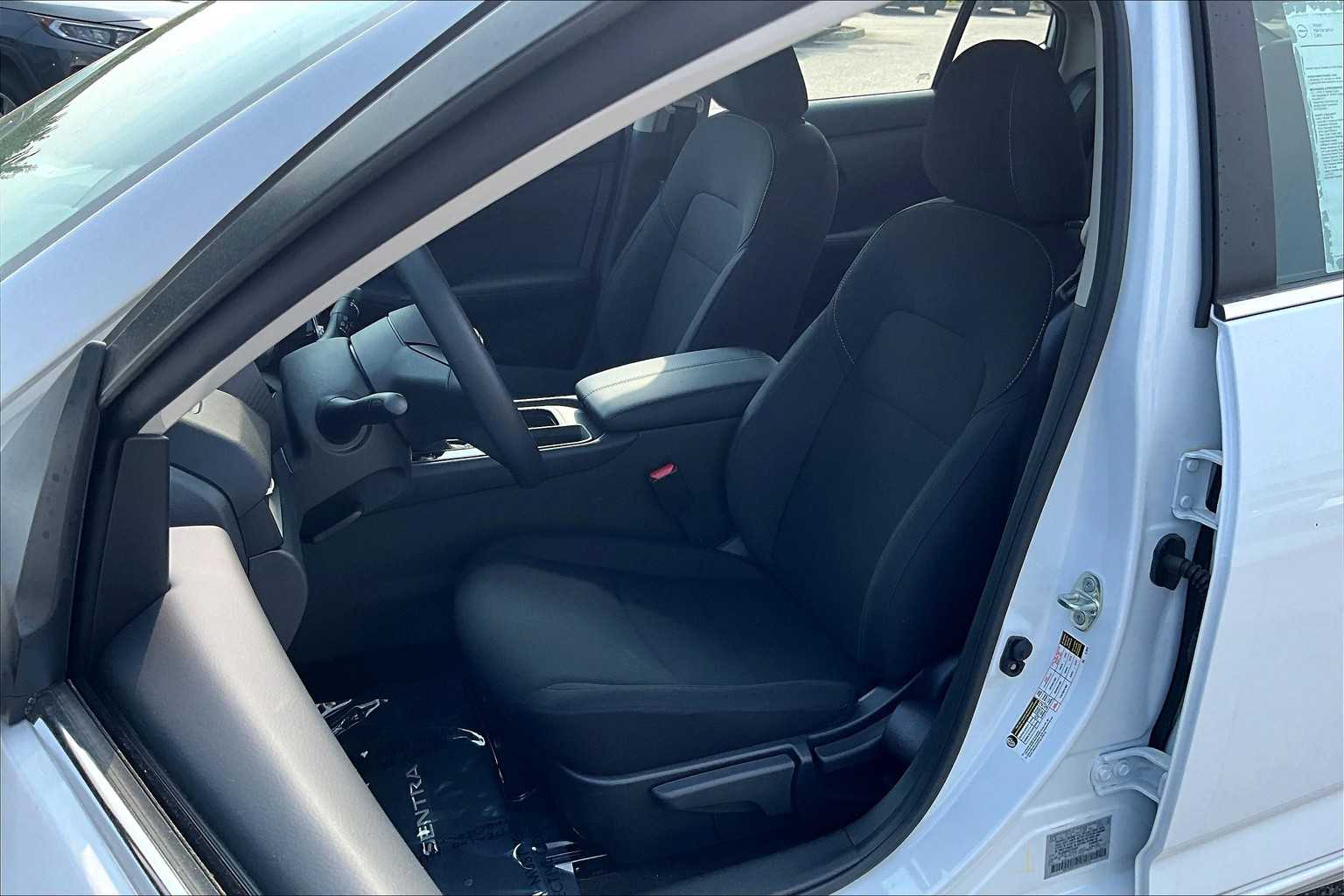2025 Nissan Sentra S - Photo 11
