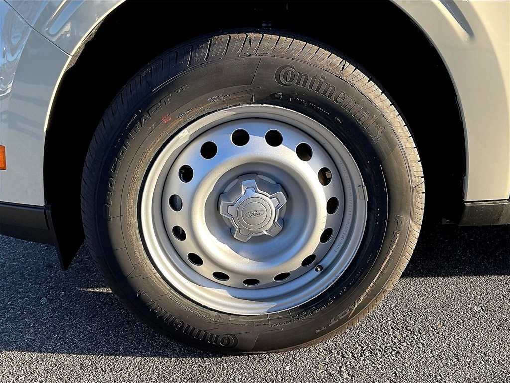 2025 Ford Maverick XL - Photo 8