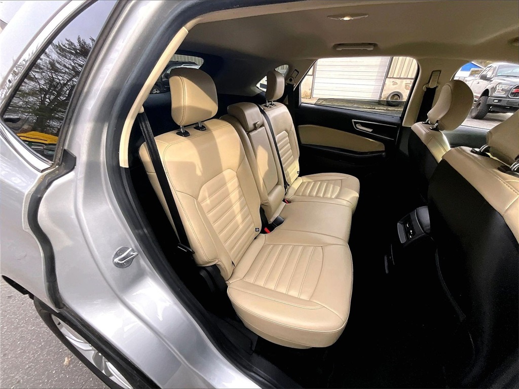 2017 Ford Edge SEL - Photo 16