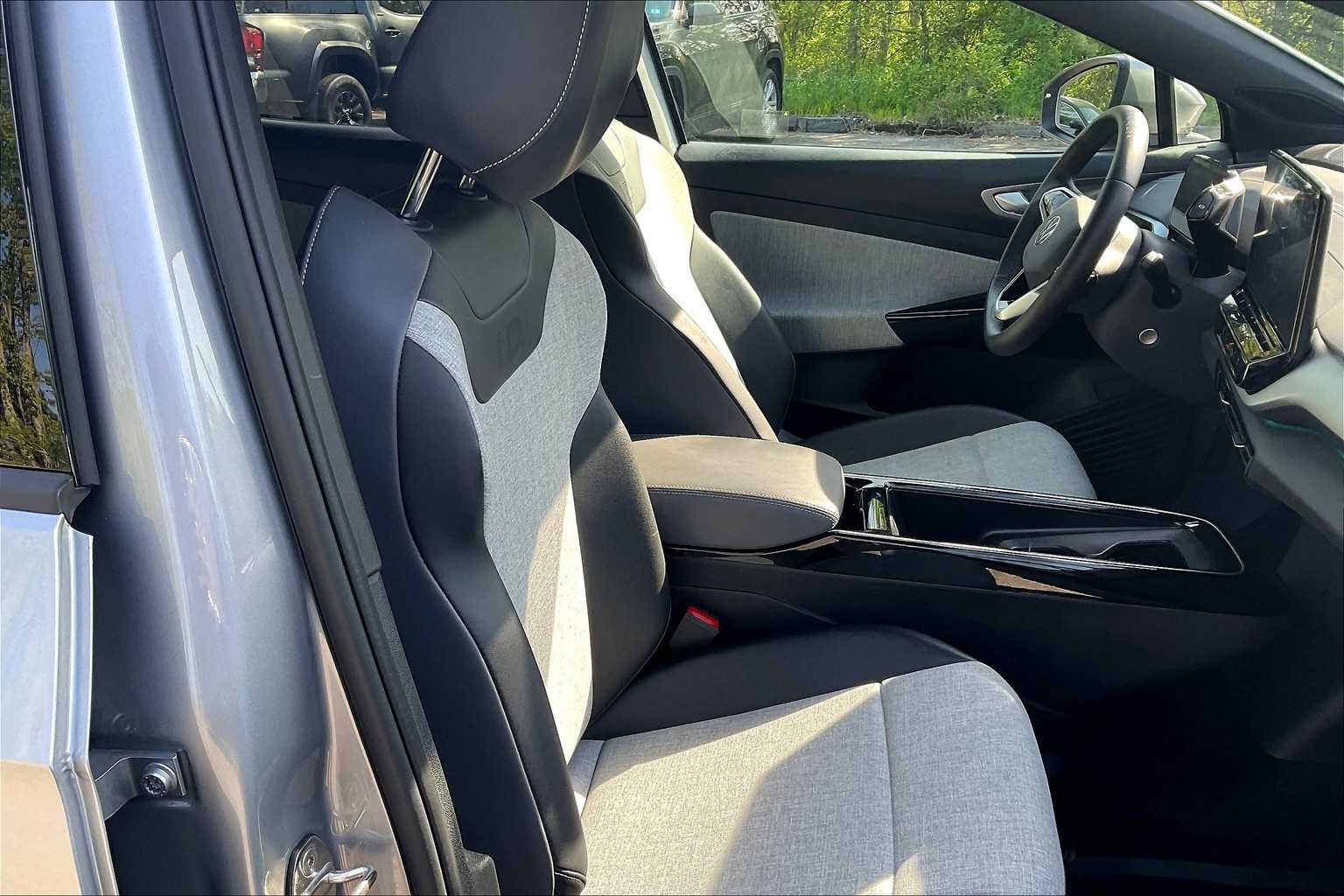 2023 Volkswagen ID.4 Pro - Photo 11