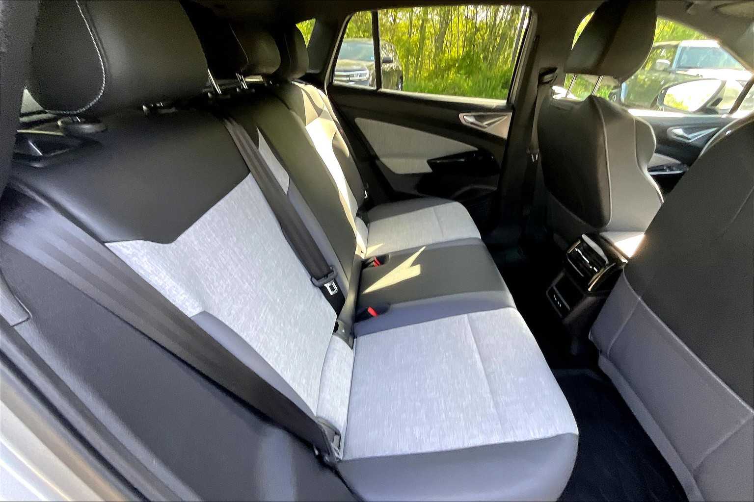 2023 Volkswagen ID.4 Pro - Photo 16