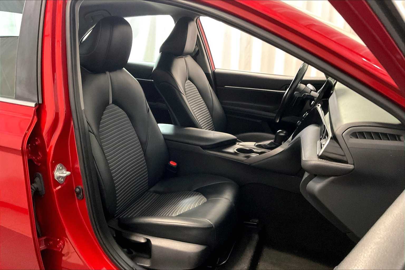 2021 Toyota Camry SE - Photo 11