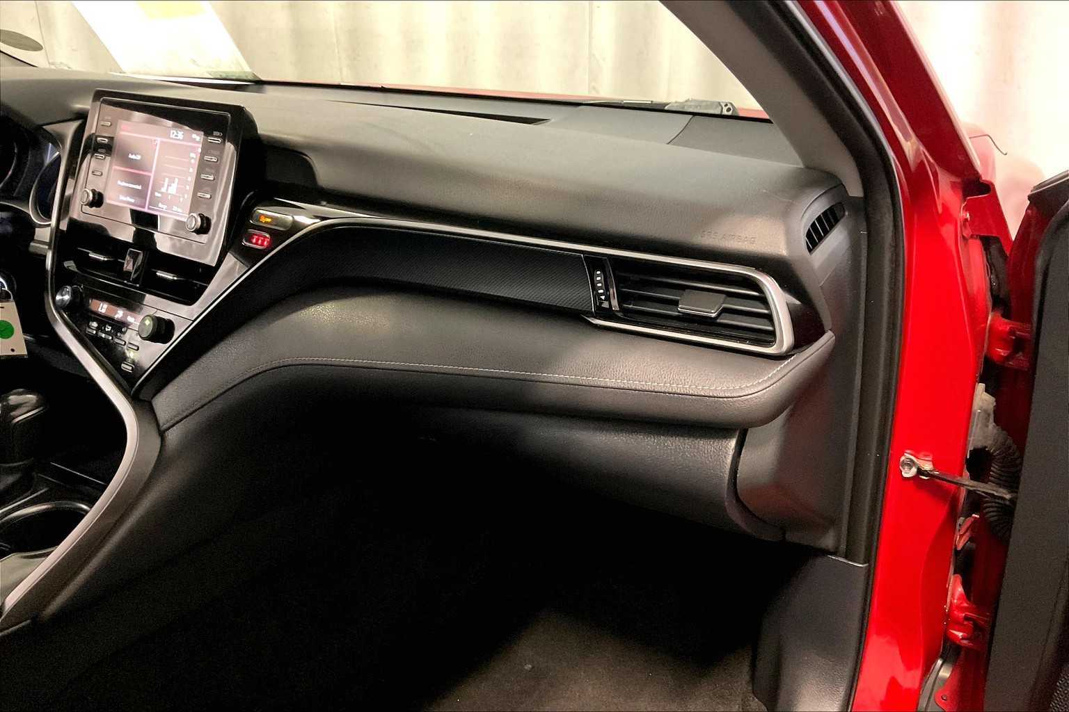 2021 Toyota Camry SE - Photo 13