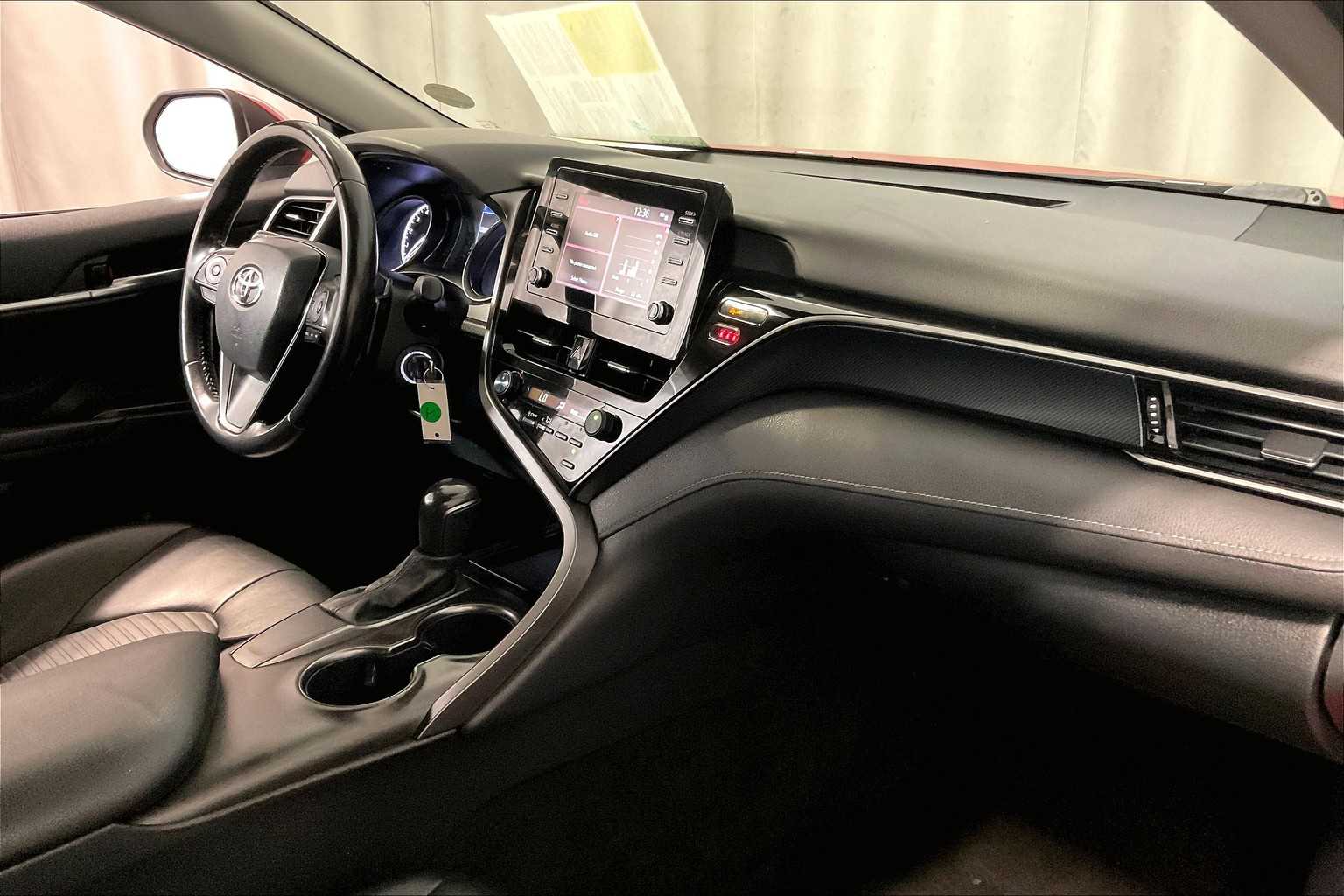 2021 Toyota Camry SE - Photo 14