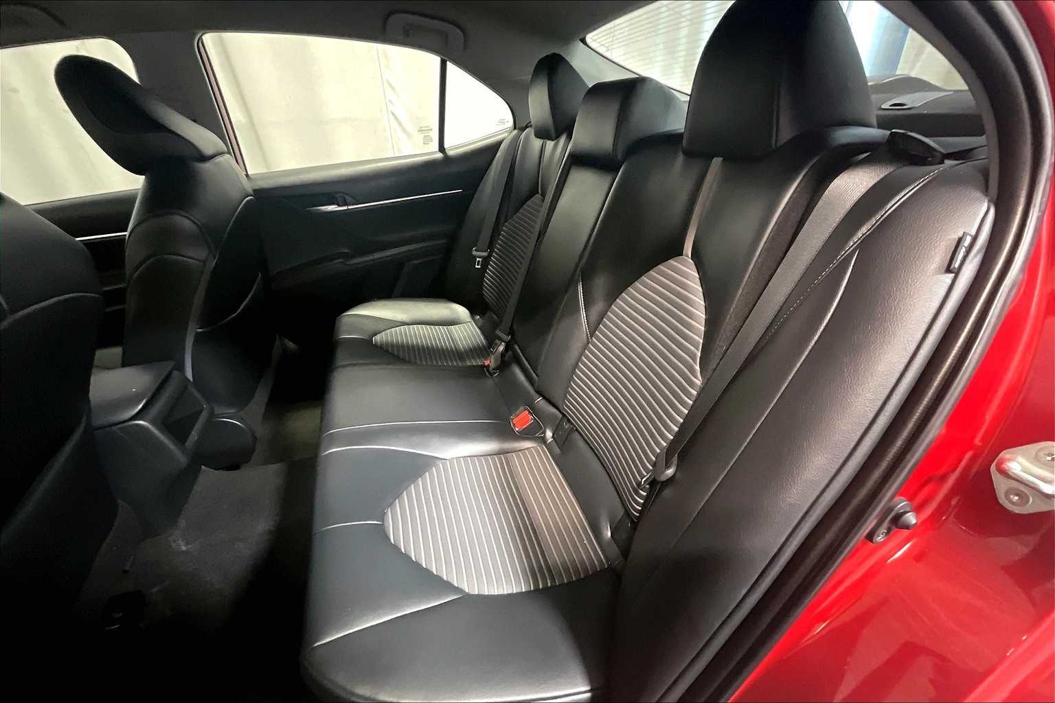2021 Toyota Camry SE - Photo 15