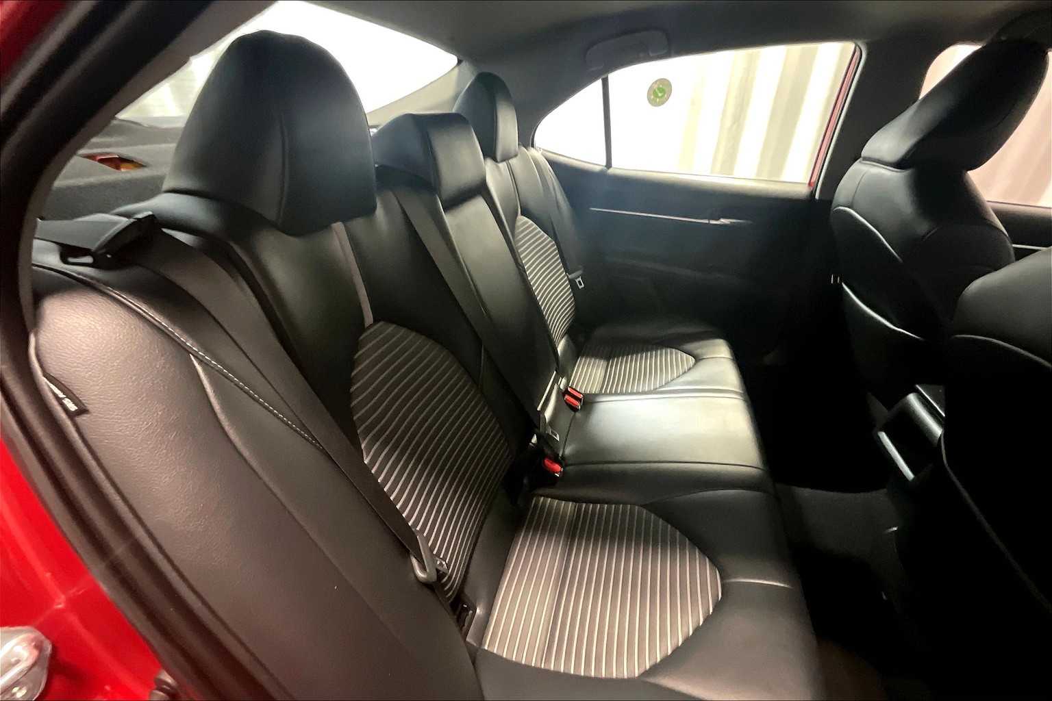 2021 Toyota Camry SE - Photo 16