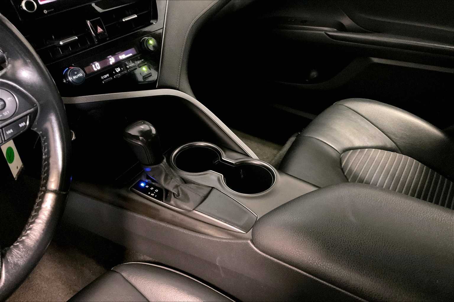 2021 Toyota Camry SE - Photo 20