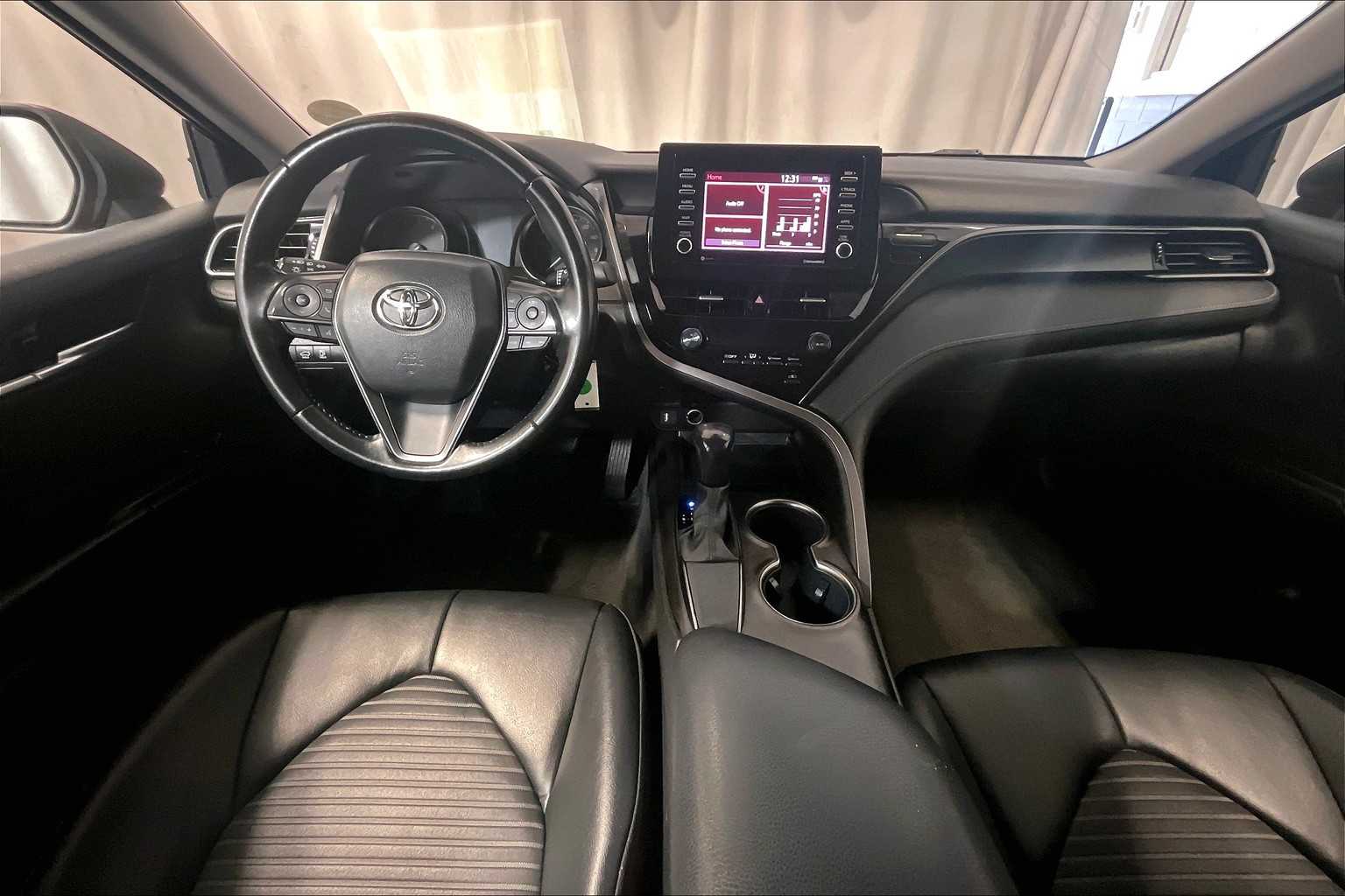 2021 Toyota Camry SE - Photo 21